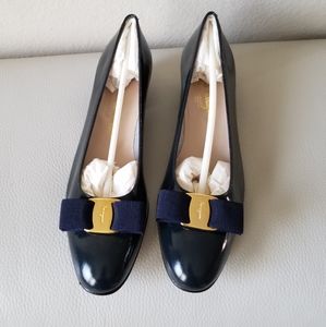 Salvatore ferragamo vara pump navy blue 8.5AAA narrow